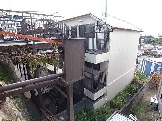 宝塚市平井山荘（阪急宝塚線山本駅）のアパート外観
